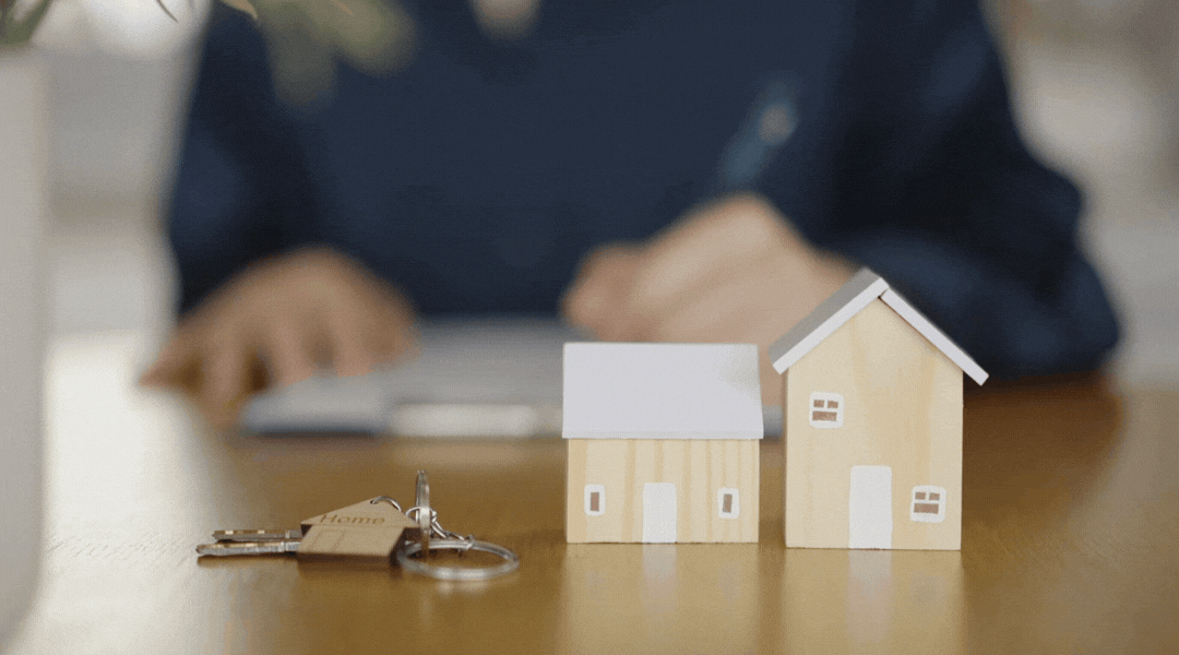 Should You Buy or Sell First in Ontario? A 2026 Guide for Move-Up Buyers